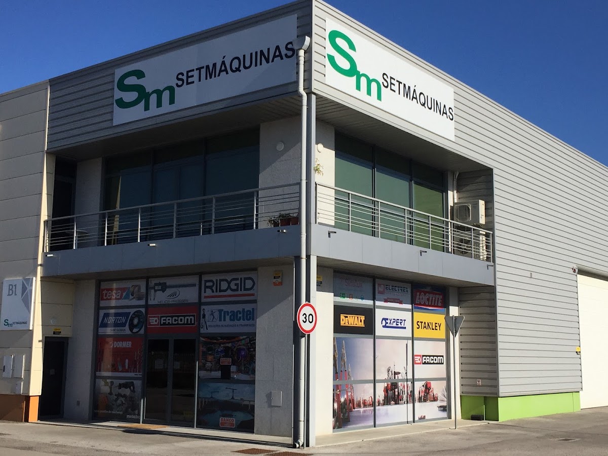 VALMÁQUINAS - LIMPEZA DE TERRENOS E CONSTRUÇÃO LDA foto 2