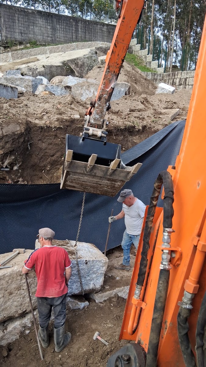 Motivo Rústico – Construções e Terraplanagens foto 2