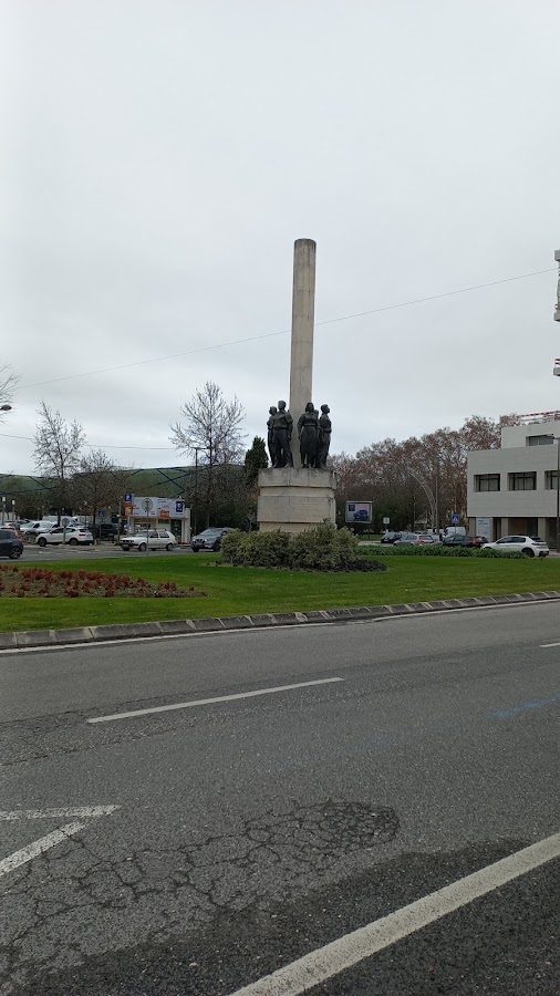 Homenagem ao Emigrante