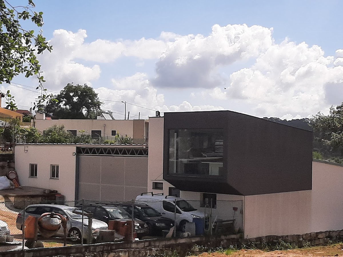 Construções Alto Da Barreira, Lda