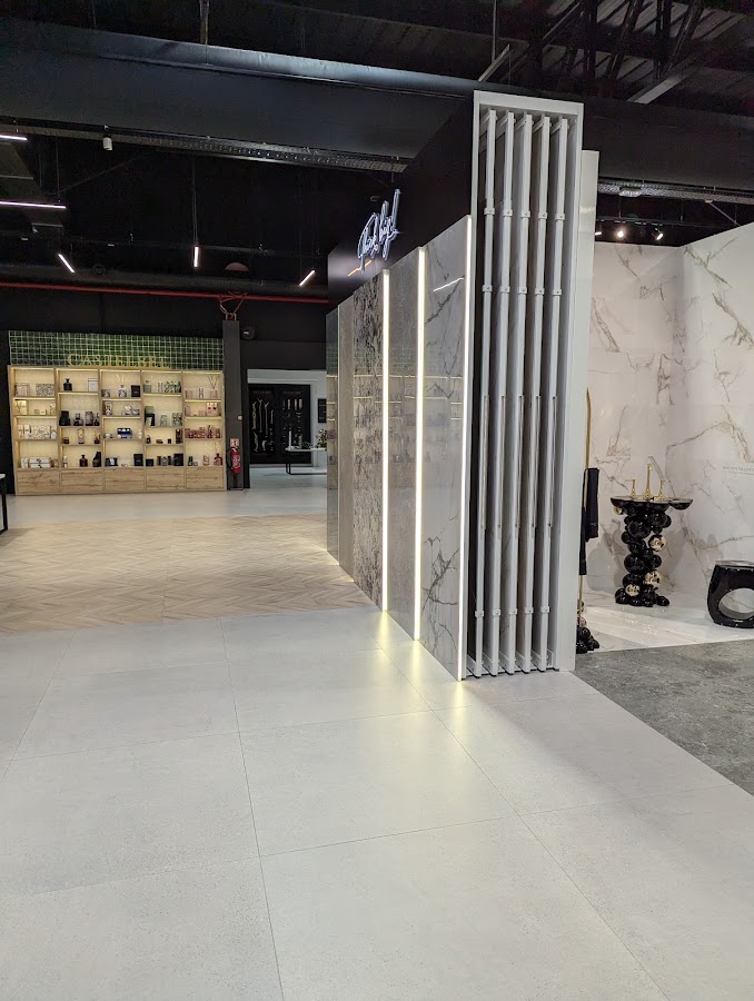 CS CASTELO: Showroom de Construção e Decoração foto 9